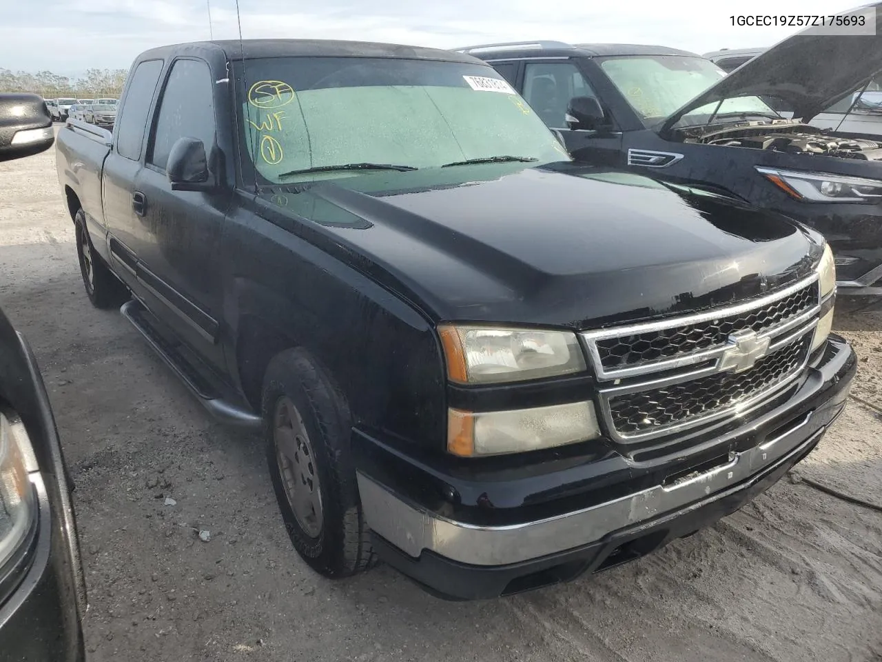 2007 Chevrolet Silverado C1500 Classic VIN: 1GCEC19Z57Z175693 Lot: 76831814