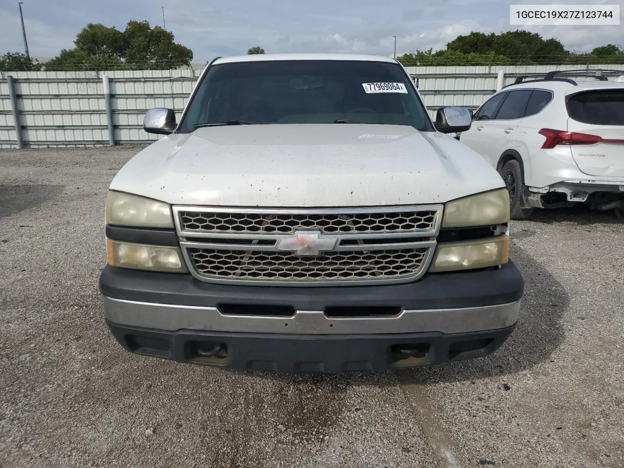 2007 Chevrolet Silverado C1500 Classic VIN: 1GCEC19X27Z123744 Lot: 77969064