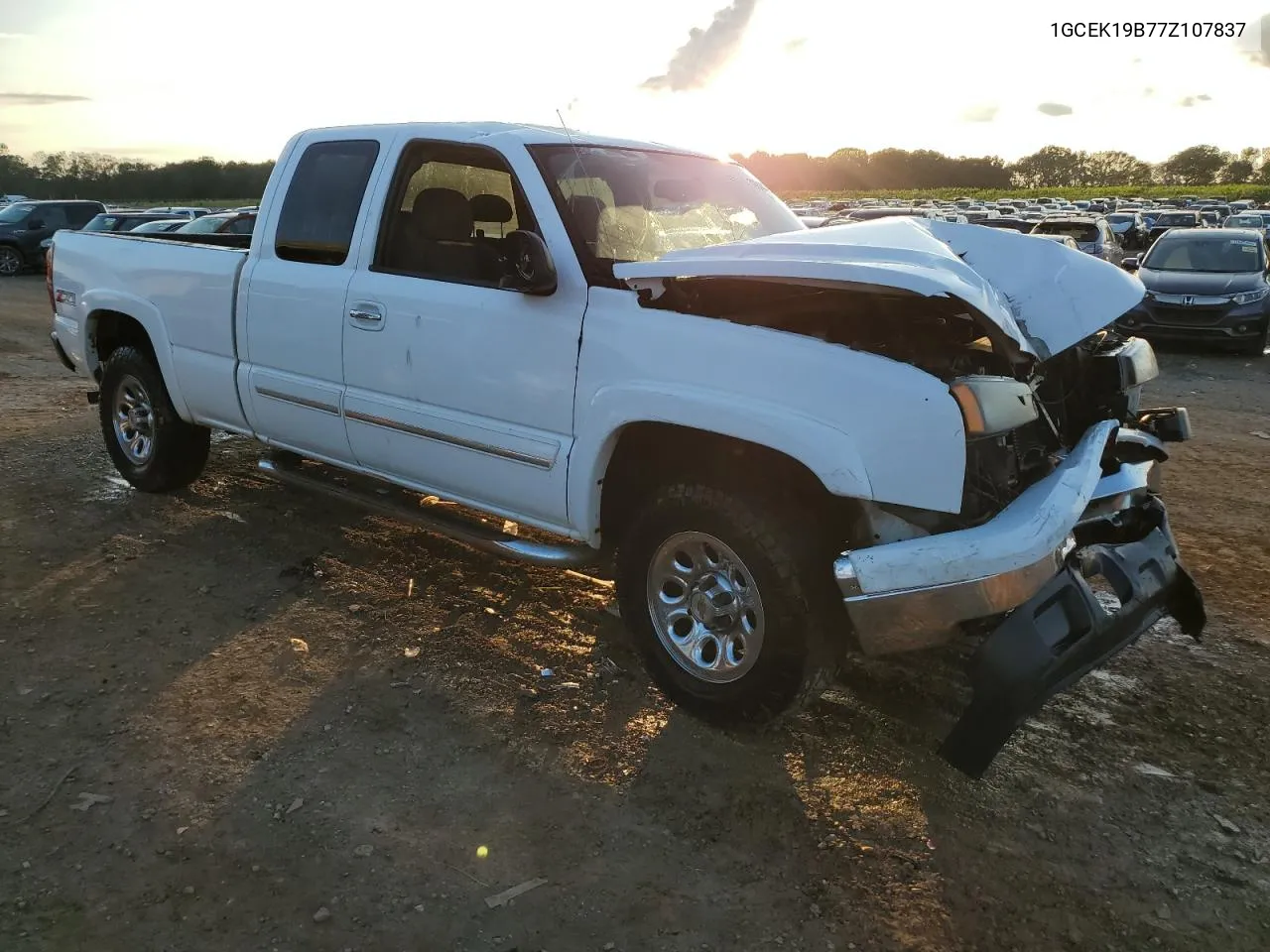 2007 Chevrolet Silverado K1500 Classic VIN: 1GCEK19B77Z107837 Lot: 79844794