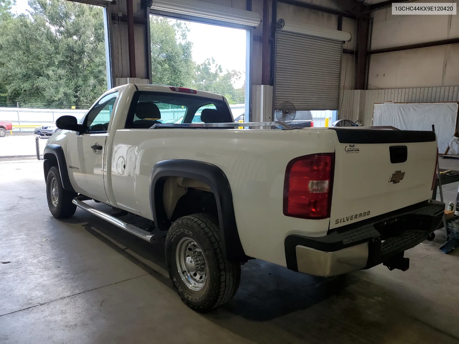 2009 Chevrolet Silverado C2500 Heavy Duty VIN: 1GCHC44KX9E120420 Lot: 67654774