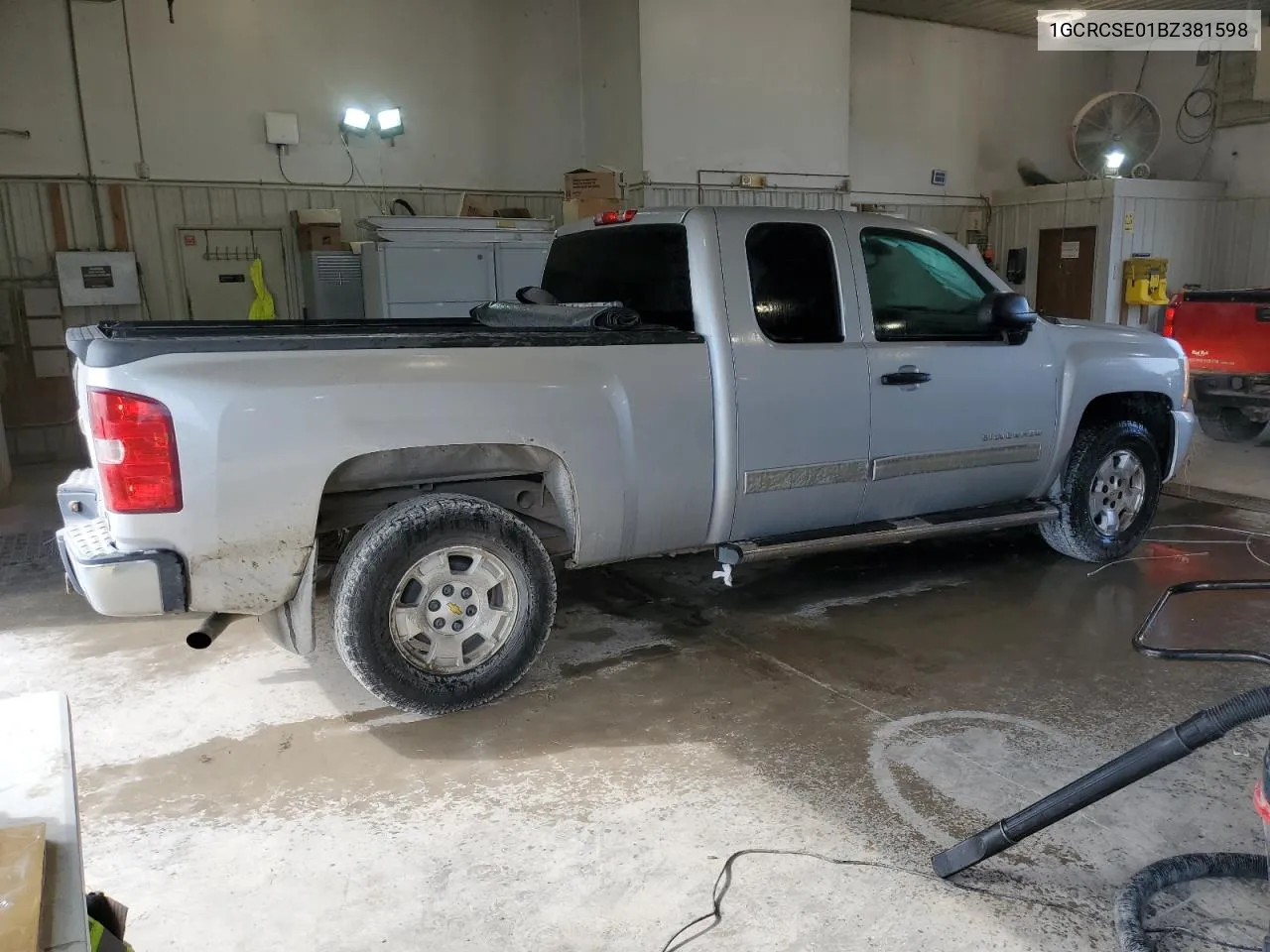 1GCRCSE01BZ381598 2011 Chevrolet Silverado C1500 Lt