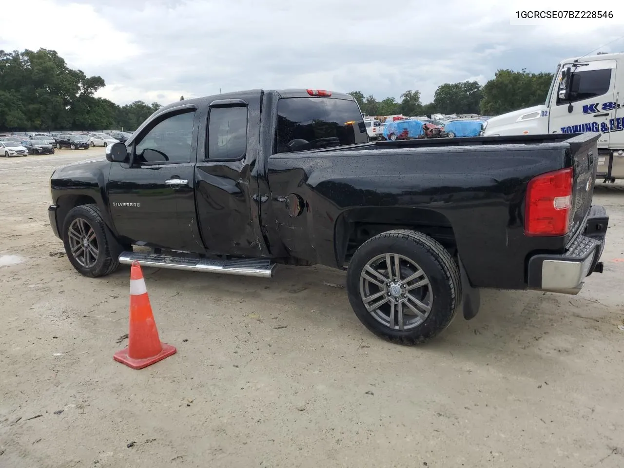 1GCRCSE07BZ228546 2011 Chevrolet Silverado C1500 Lt