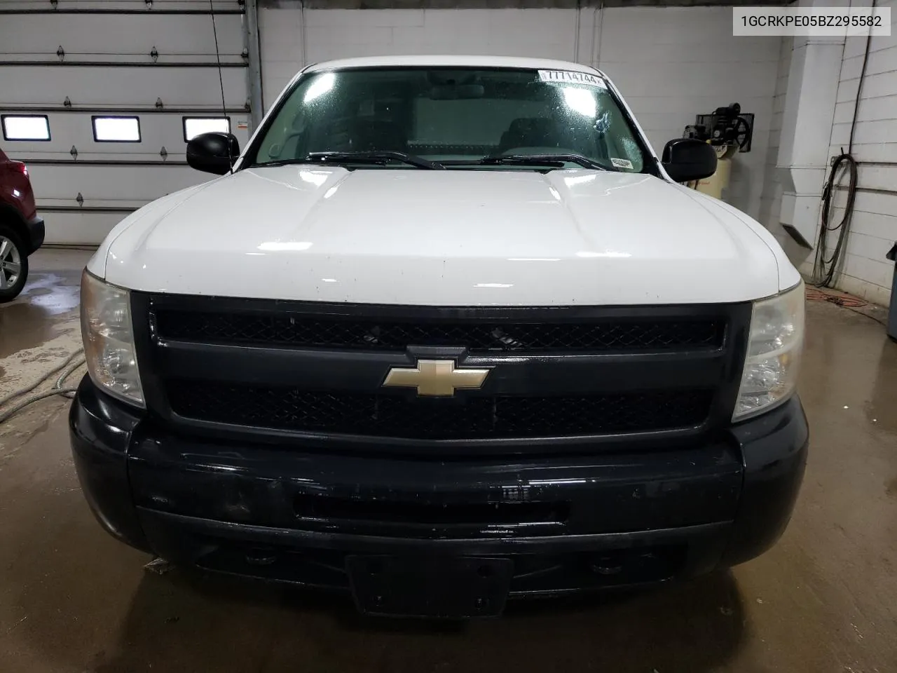 2011 Chevrolet Silverado K1500 VIN: 1GCRKPE05BZ295582 Lot: 77714744