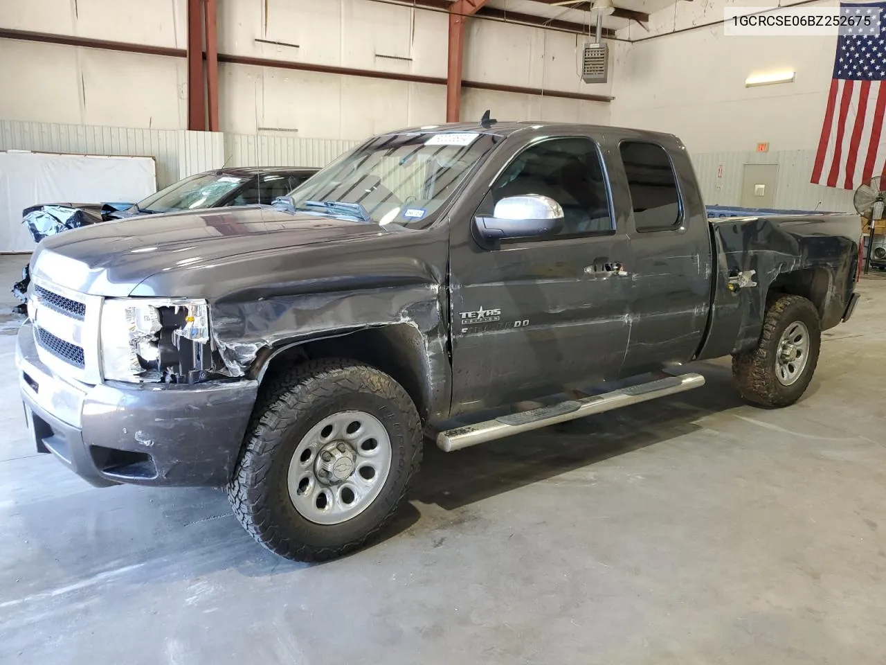 2011 Chevrolet Silverado C1500 Lt VIN: 1GCRCSE06BZ252675 Lot: 80003834