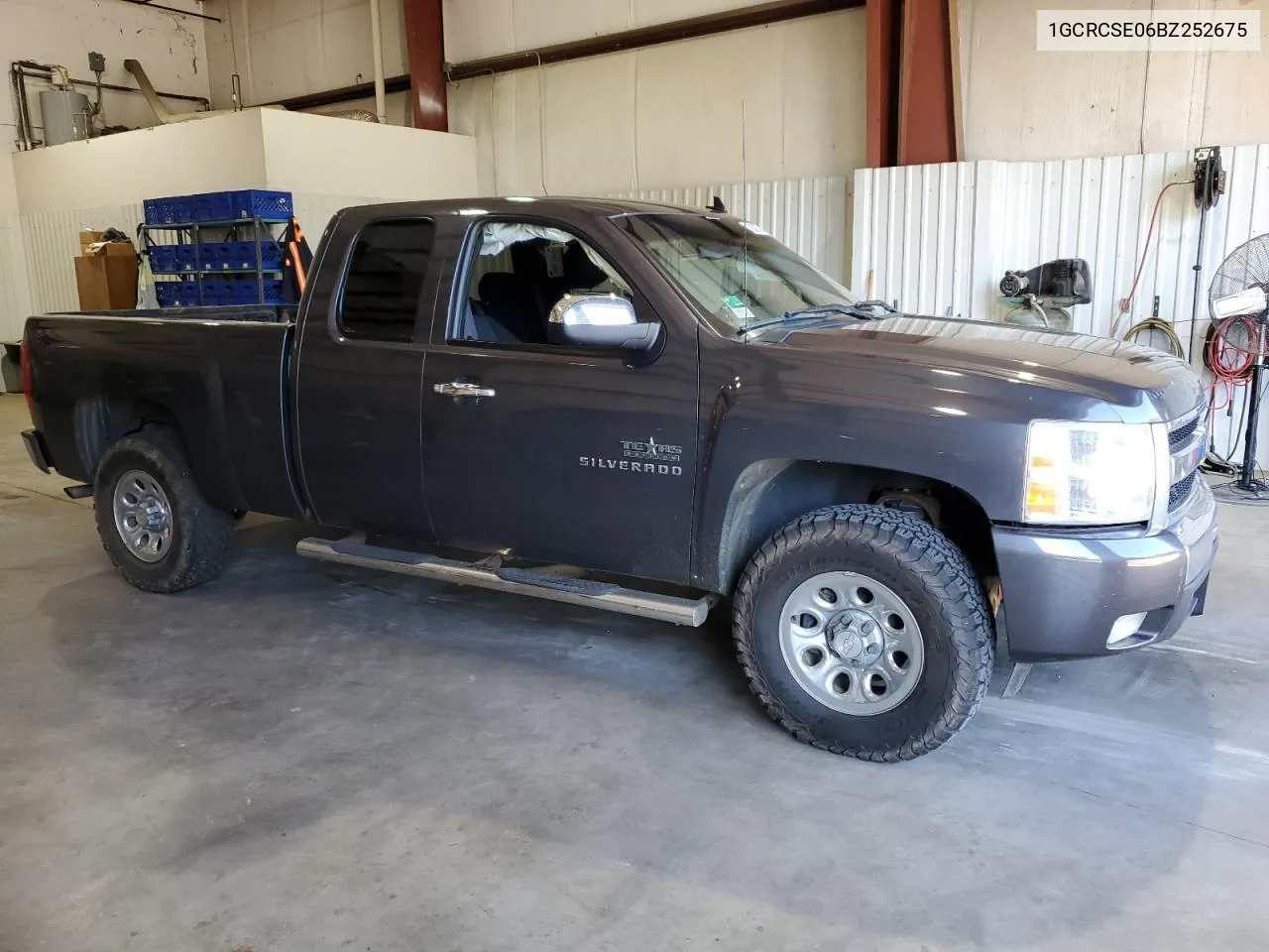 2011 Chevrolet Silverado C1500 Lt VIN: 1GCRCSE06BZ252675 Lot: 80003834