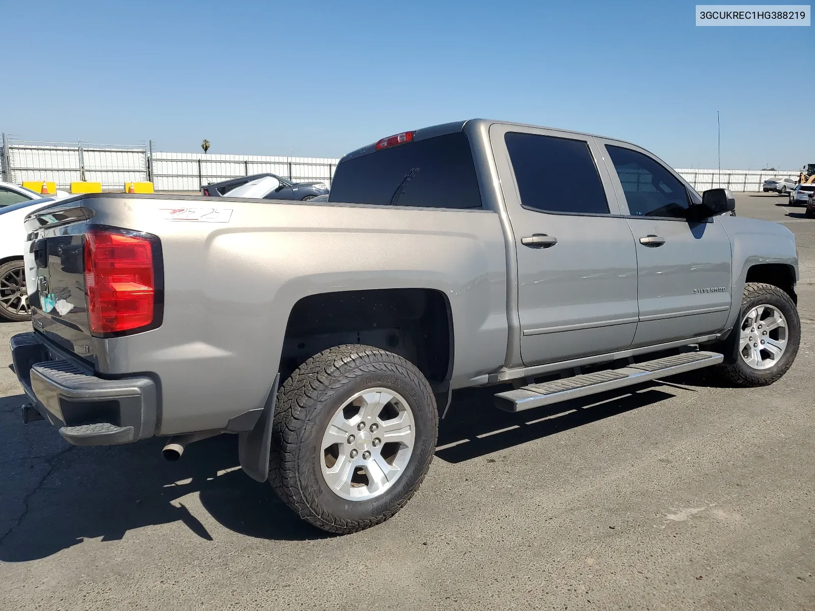 3GCUKREC1HG388219 2017 Chevrolet Silverado K1500 Lt