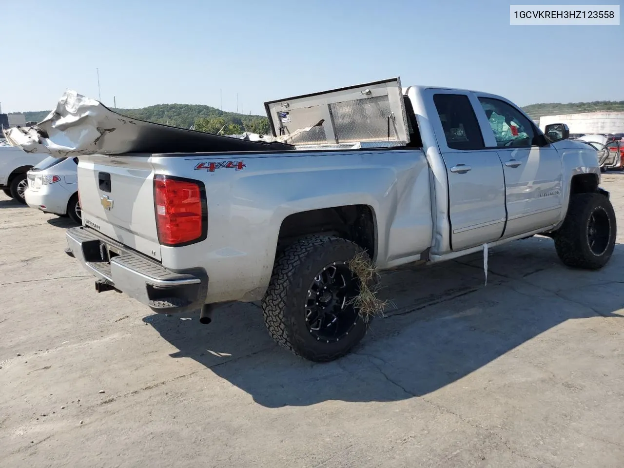 1GCVKREH3HZ123558 2017 Chevrolet Silverado K1500 Lt