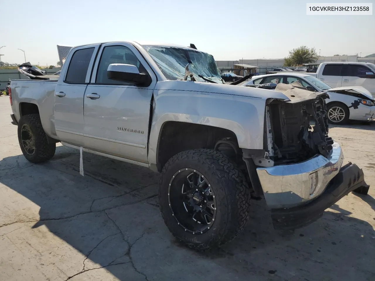 1GCVKREH3HZ123558 2017 Chevrolet Silverado K1500 Lt