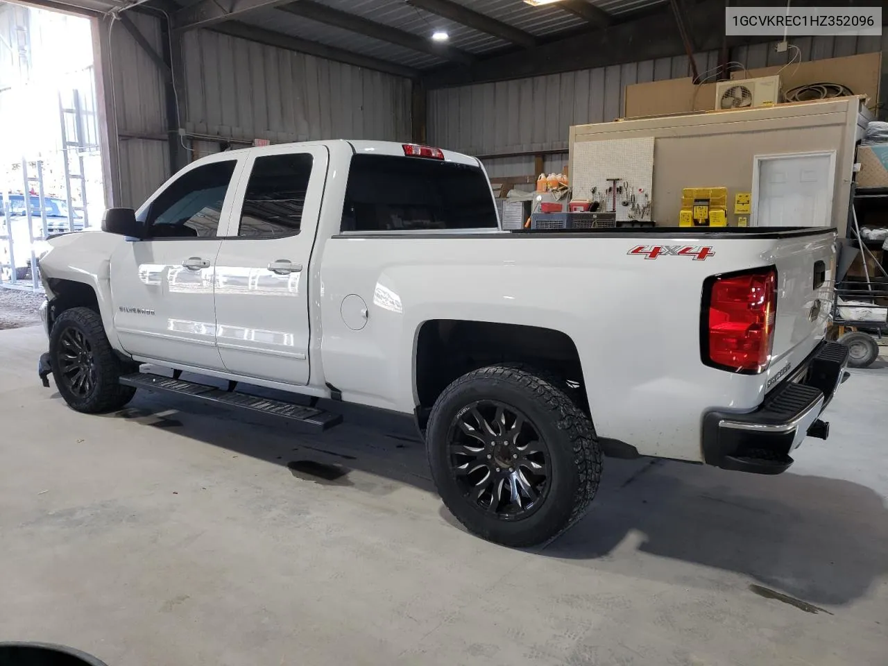 2017 Chevrolet Silverado K1500 Lt VIN: 1GCVKREC1HZ352096 Lot: 79132044