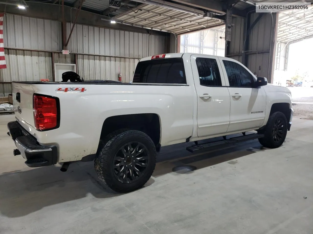 2017 Chevrolet Silverado K1500 Lt VIN: 1GCVKREC1HZ352096 Lot: 79132044