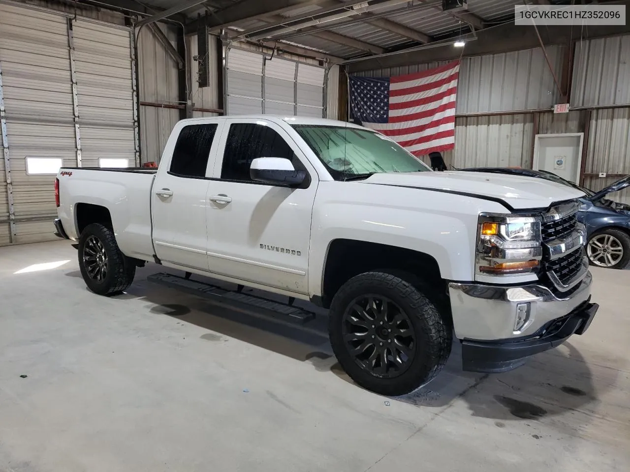 2017 Chevrolet Silverado K1500 Lt VIN: 1GCVKREC1HZ352096 Lot: 79132044