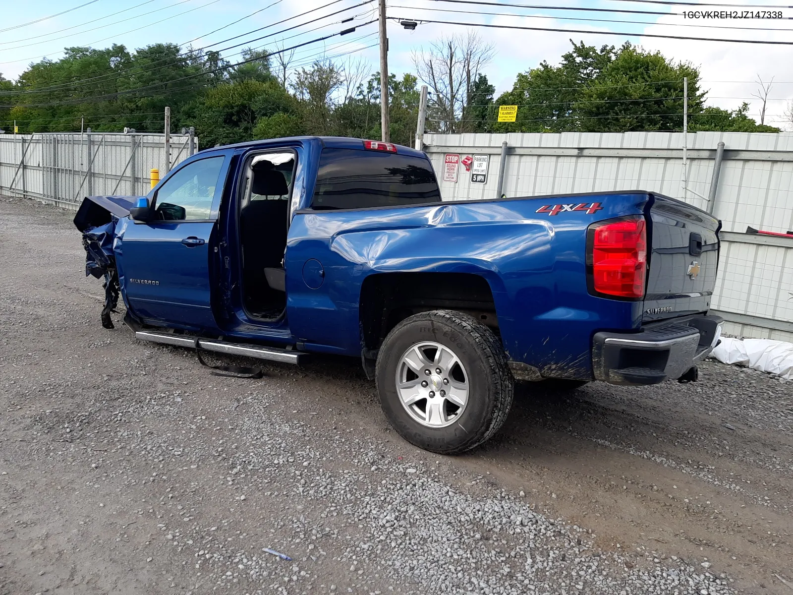 1GCVKREH2JZ147338 2018 Chevrolet Silverado K1500 Lt