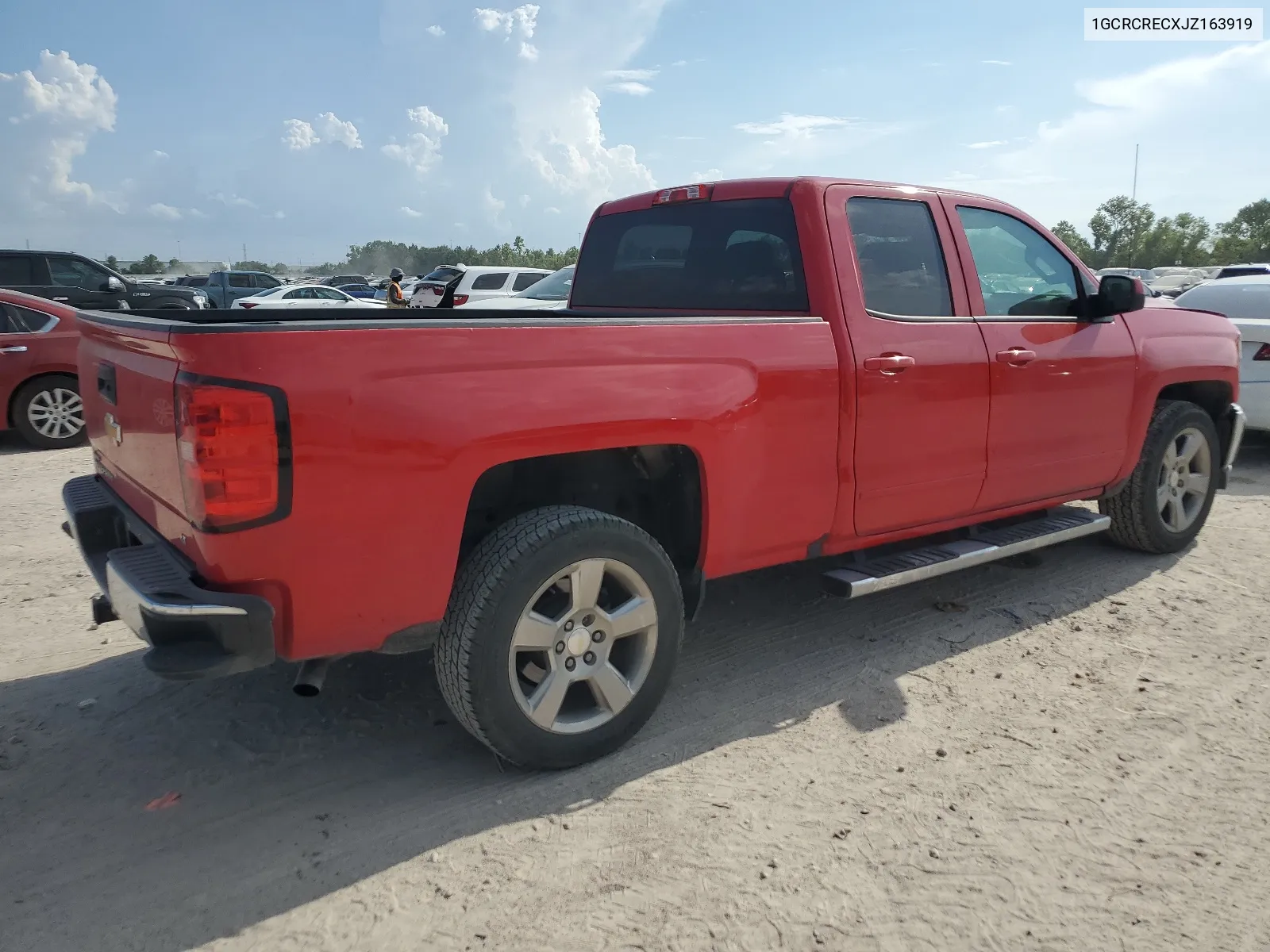 2018 Chevrolet Silverado C1500 Lt VIN: 1GCRCRECXJZ163919 Lot: 67409994