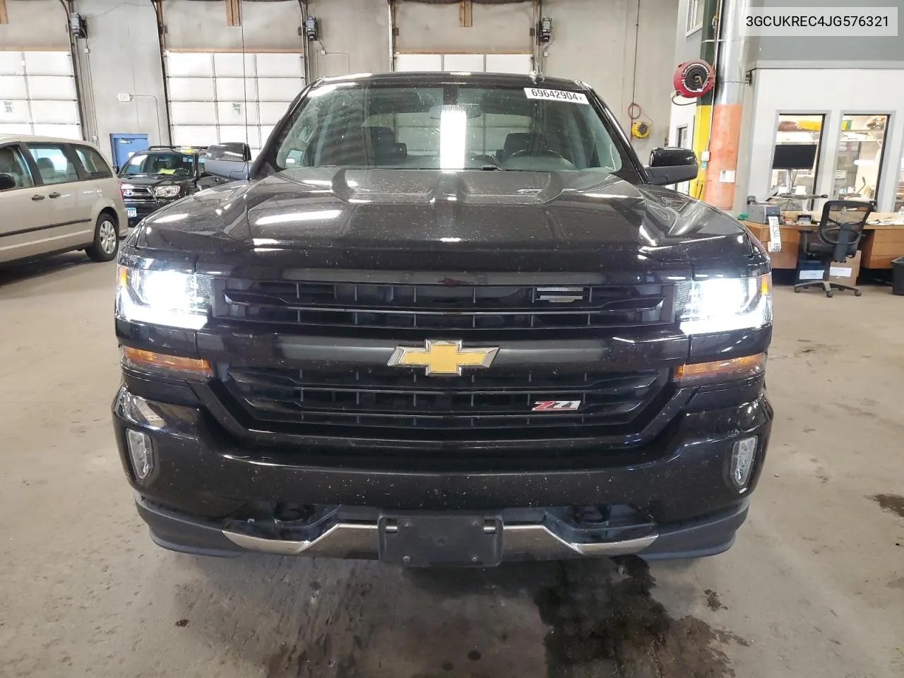 2018 Chevrolet Silverado K1500 Lt VIN: 3GCUKREC4JG576321 Lot: 69642904