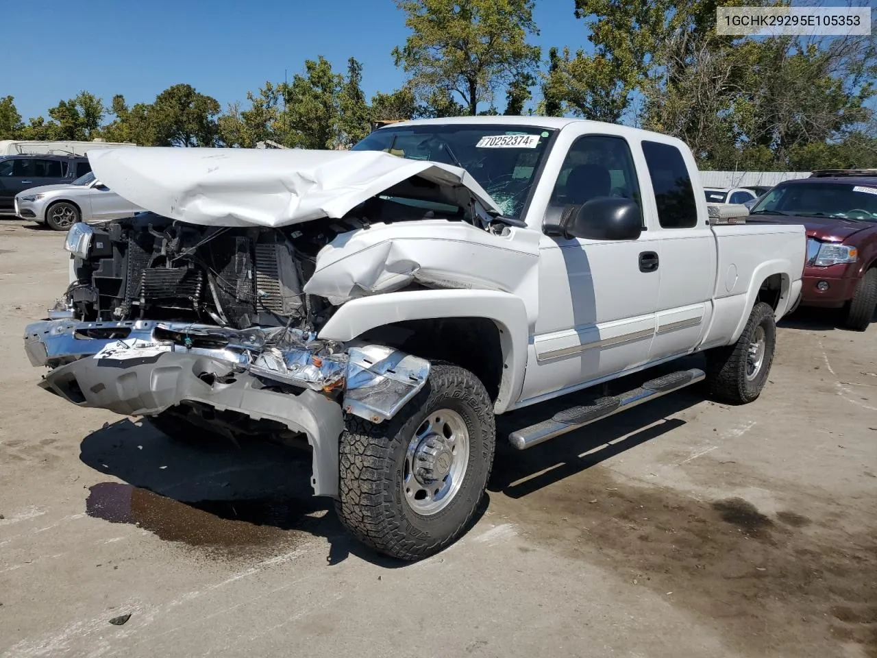 2018 Chevrolet Silverado K2500 Heavy Duty VIN: 1GCHK29295E105353 Lot: 70252374