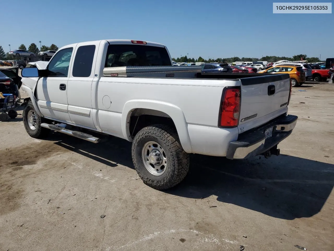 2018 Chevrolet Silverado K2500 Heavy Duty VIN: 1GCHK29295E105353 Lot: 70252374