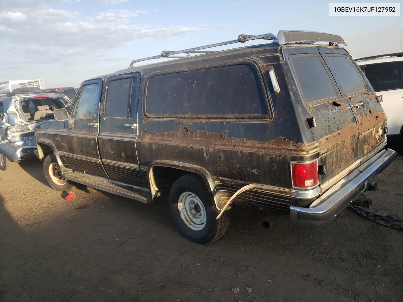 1988 Chevrolet Suburban V10 VIN: 1GBEV16K7JF127952 Lot: 76145144