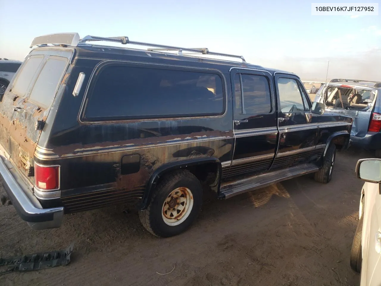 1988 Chevrolet Suburban V10 VIN: 1GBEV16K7JF127952 Lot: 76145144