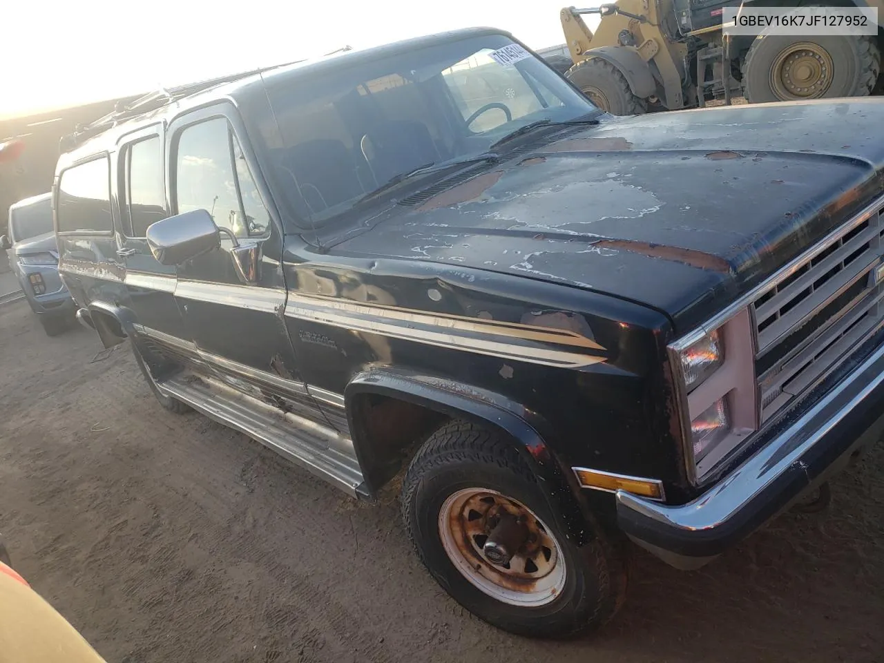 1988 Chevrolet Suburban V10 VIN: 1GBEV16K7JF127952 Lot: 76145144