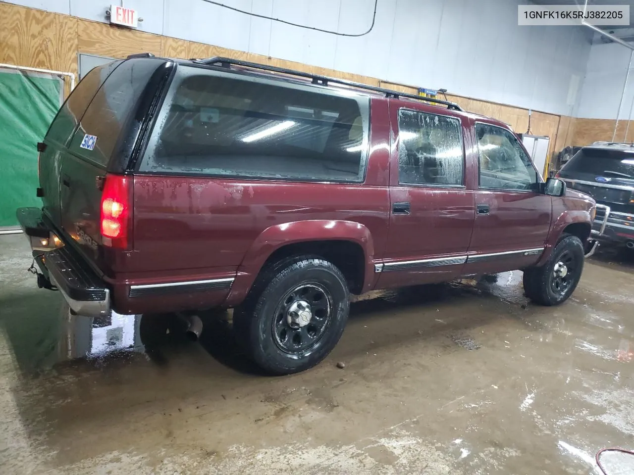 1994 Chevrolet Suburban K1500 VIN: 1GNFK16K5RJ382205 Lot: 77995064