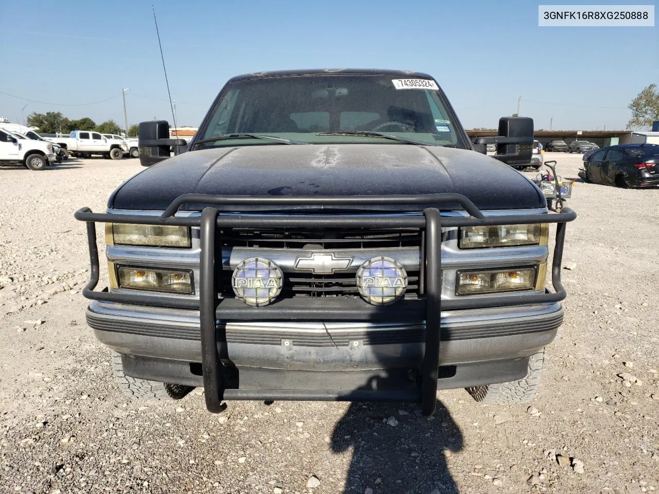 1999 Chevrolet Suburban K1500 VIN: 3GNFK16R8XG250888 Lot: 74305324