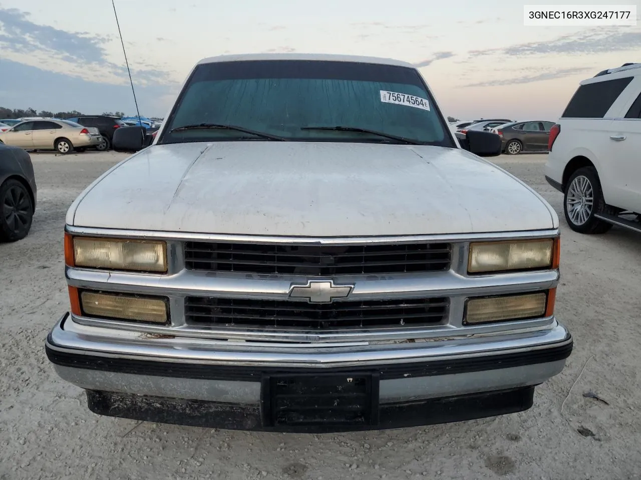 1999 Chevrolet Suburban C1500 VIN: 3GNEC16R3XG247177 Lot: 75674564