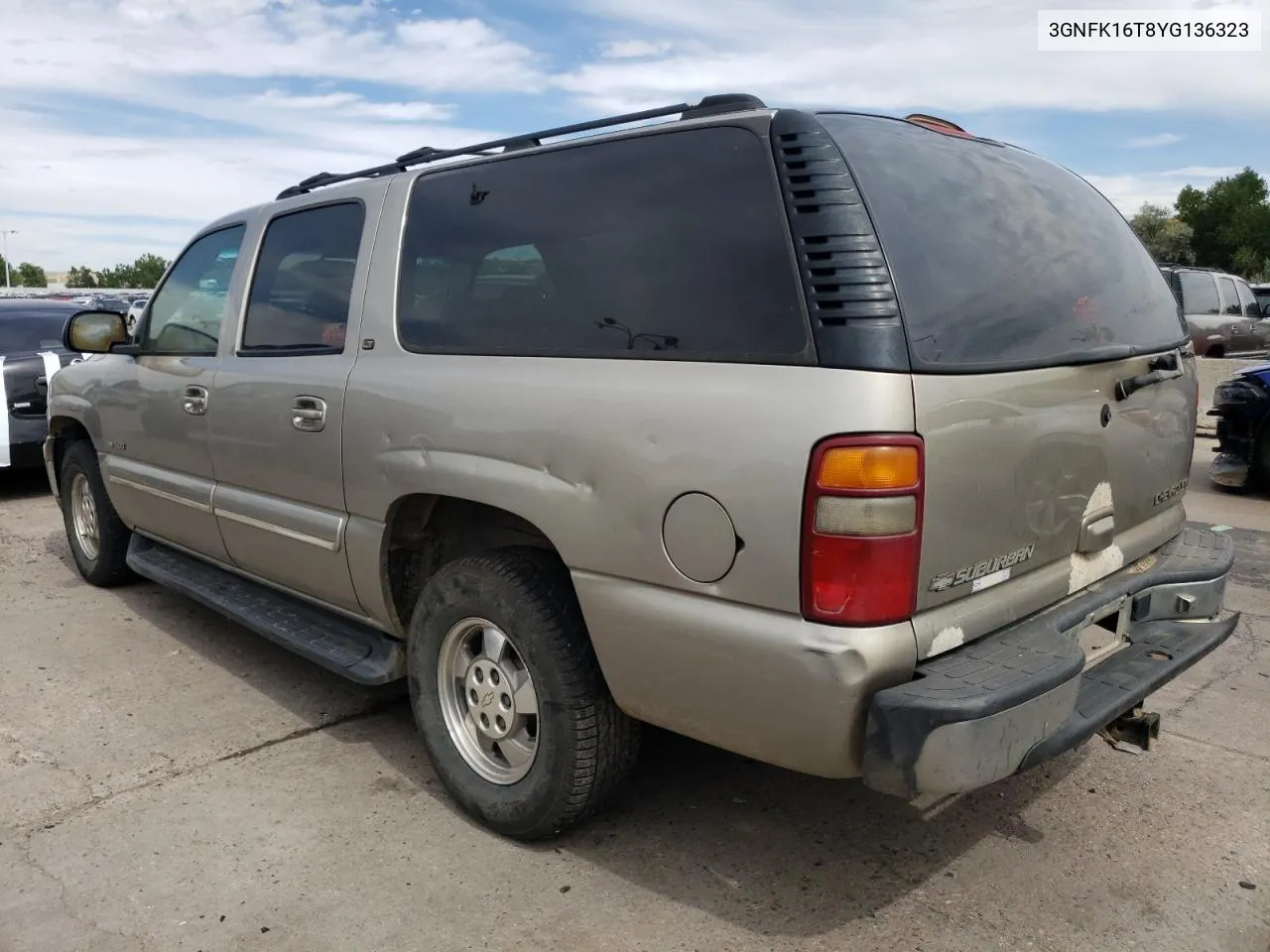 2000 Chevrolet Suburban K1500 VIN: 3GNFK16T8YG136323 Lot: 68265064