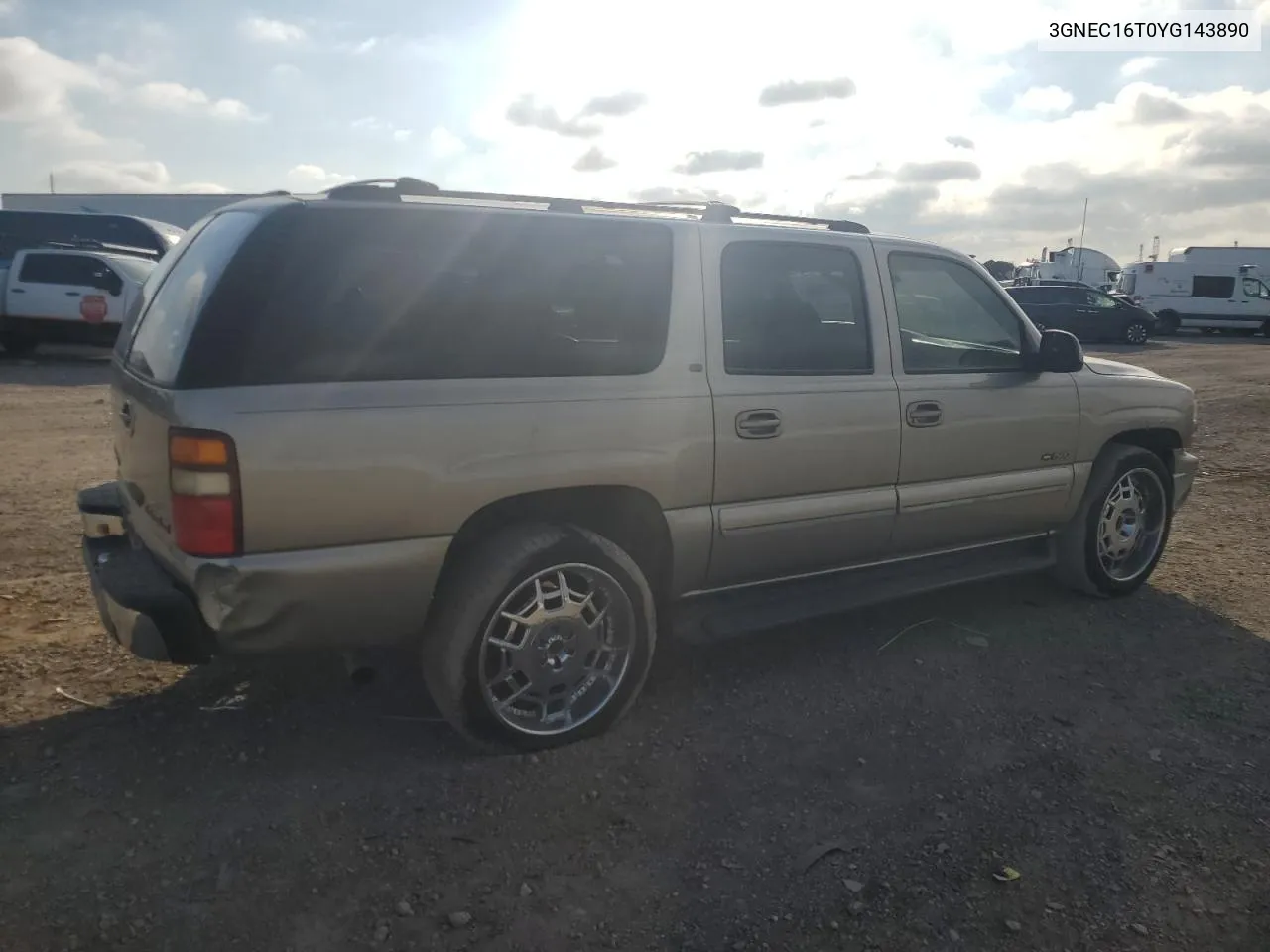 2000 Chevrolet Suburban C1500 VIN: 3GNEC16T0YG143890 Lot: 72273534