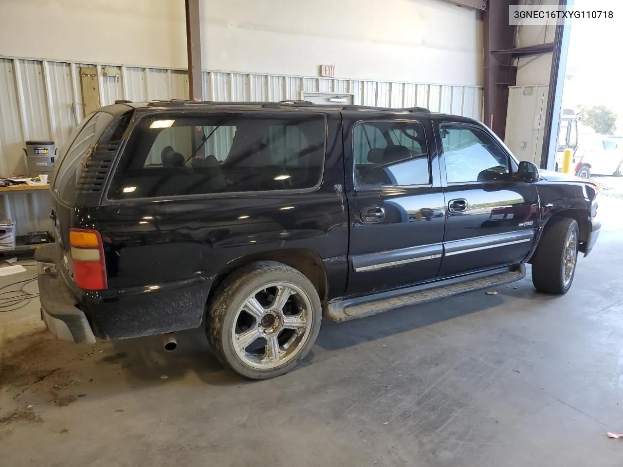 2000 Chevrolet Suburban C1500 VIN: 3GNEC16TXYG110718 Lot: 74734314