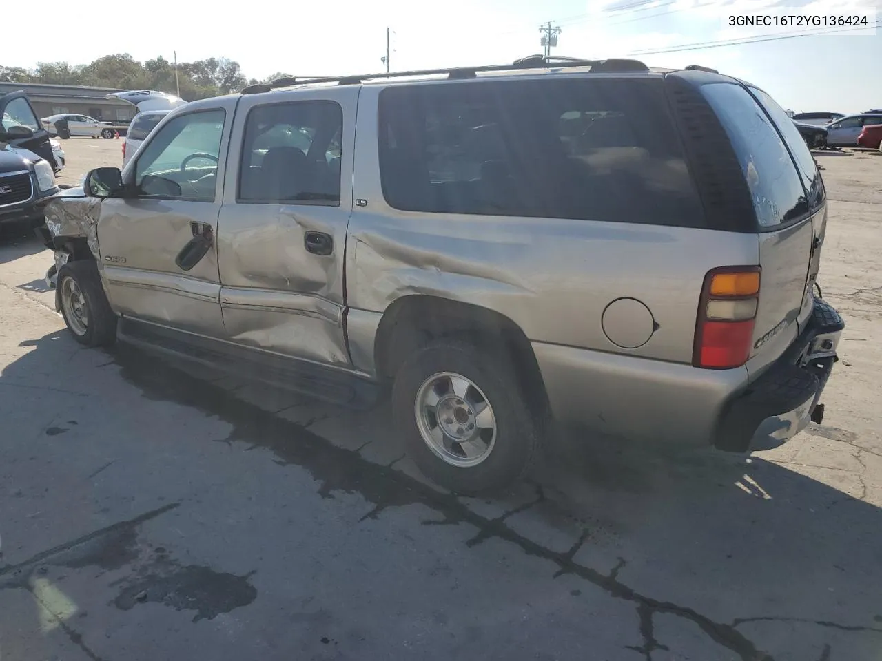 2000 Chevrolet Suburban C1500 VIN: 3GNEC16T2YG136424 Lot: 74735894