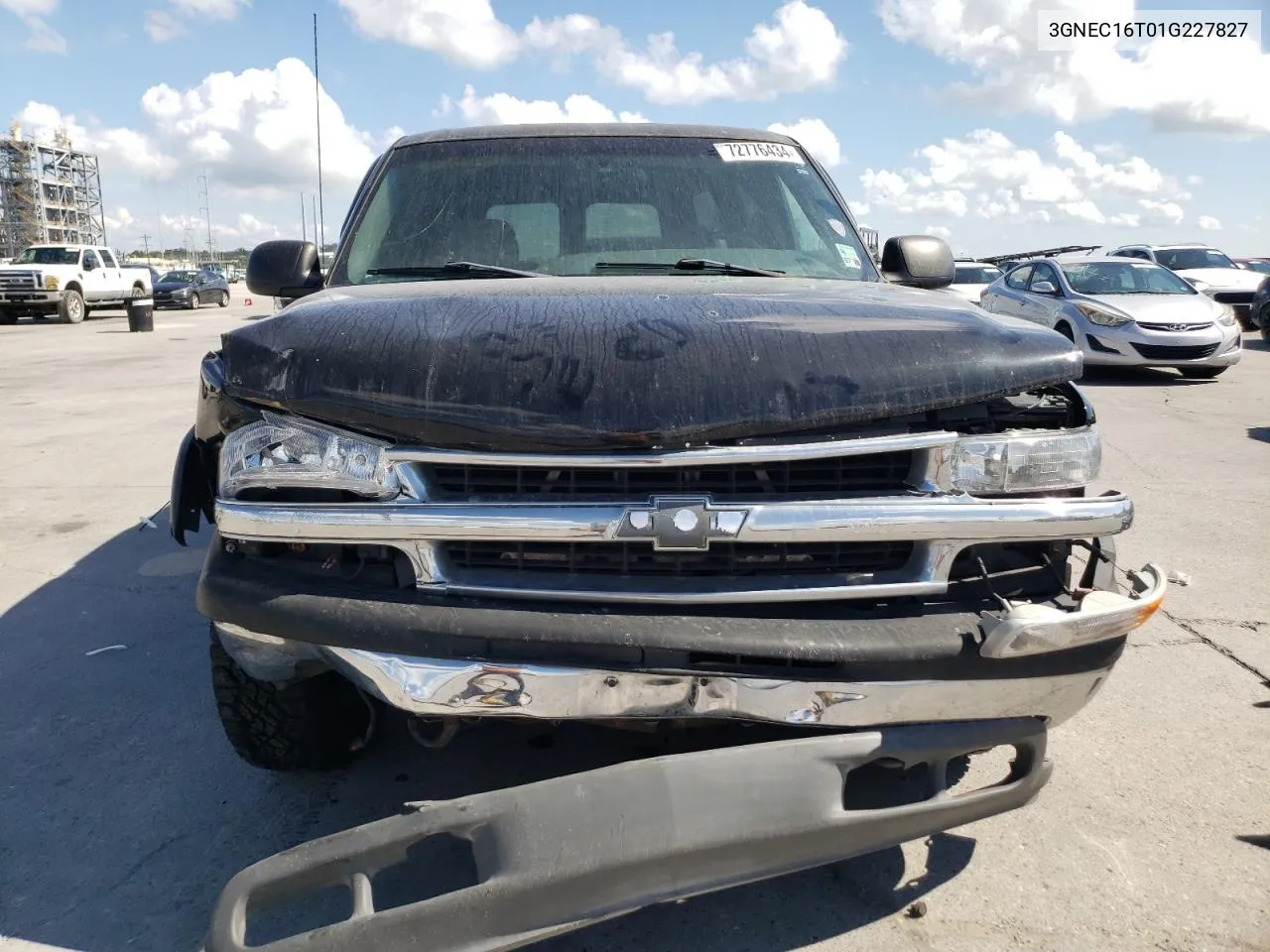 2001 Chevrolet Suburban C1500 VIN: 3GNEC16T01G227827 Lot: 72776434