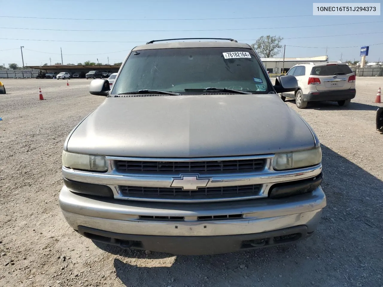 2001 Chevrolet Suburban C1500 VIN: 1GNEC16T51J294373 Lot: 76182164