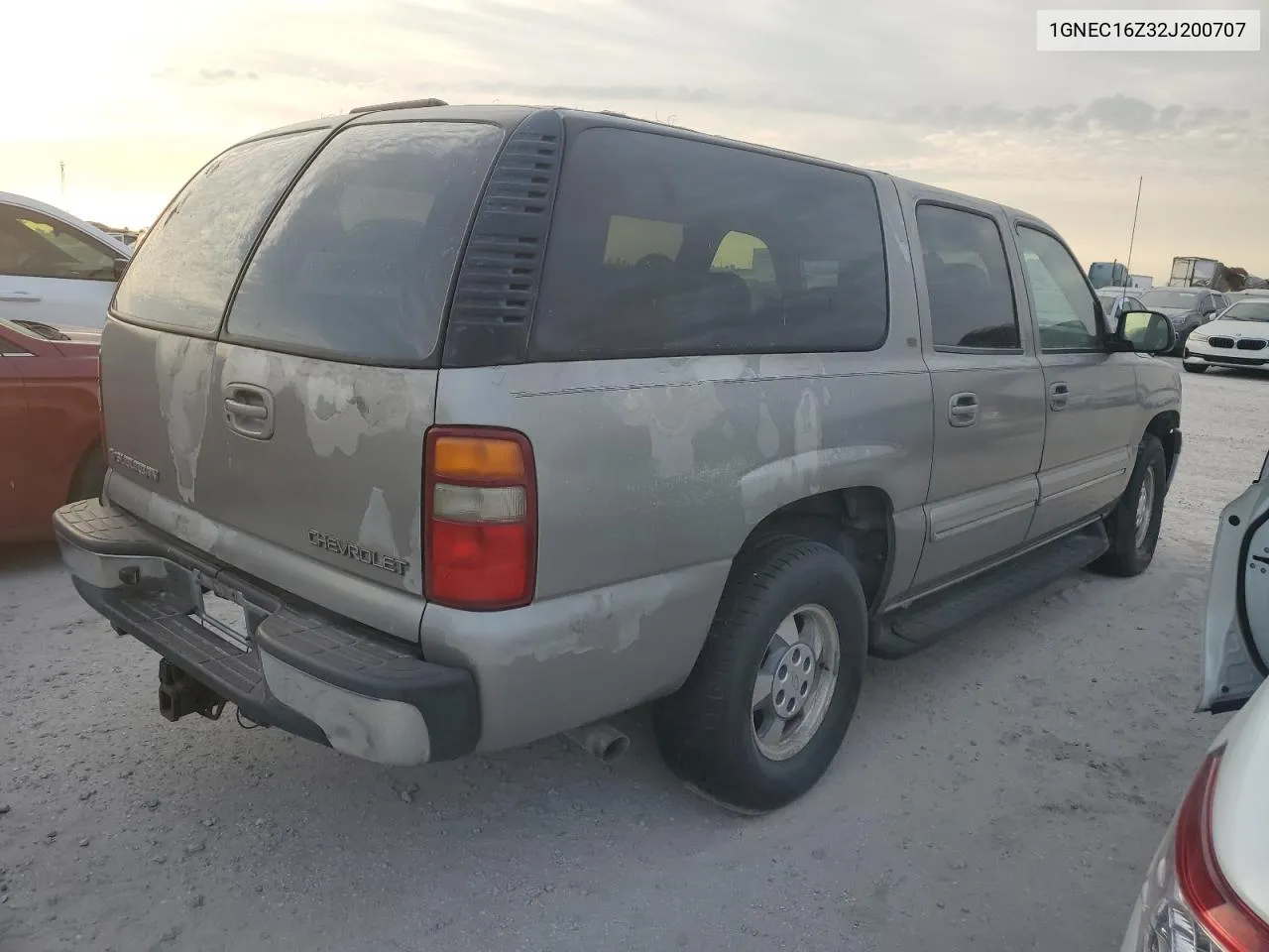 2002 Chevrolet Suburban C1500 VIN: 1GNEC16Z32J200707 Lot: 75382404