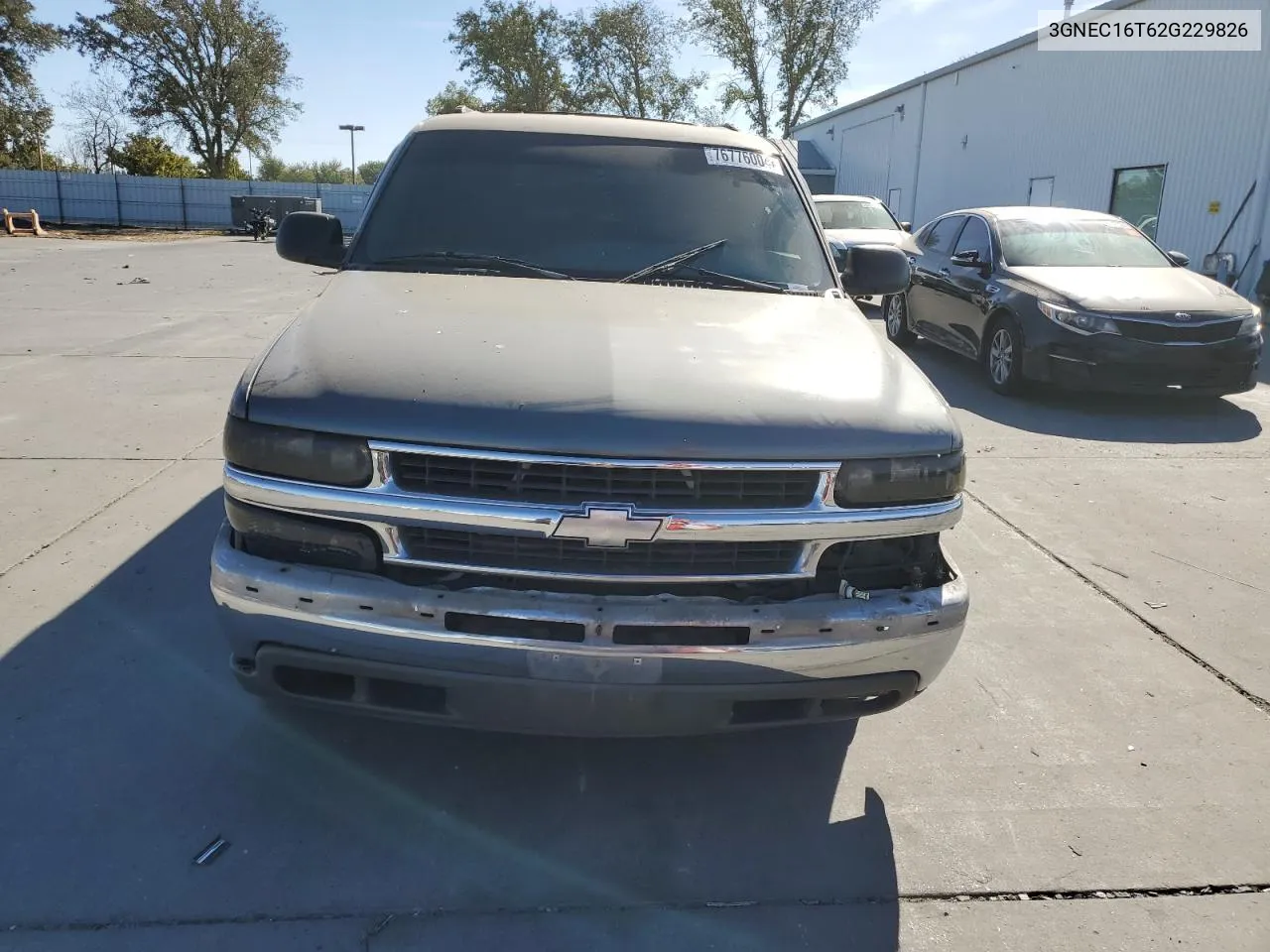 2002 Chevrolet Suburban C1500 VIN: 3GNEC16T62G229826 Lot: 76776004