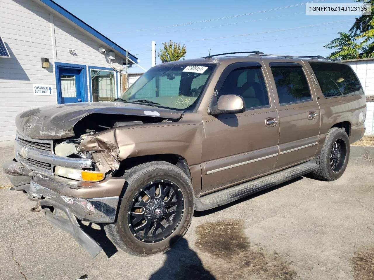 2004 Chevrolet Suburban K1500 VIN: 1GNFK16Z14J123135 Lot: 70908164