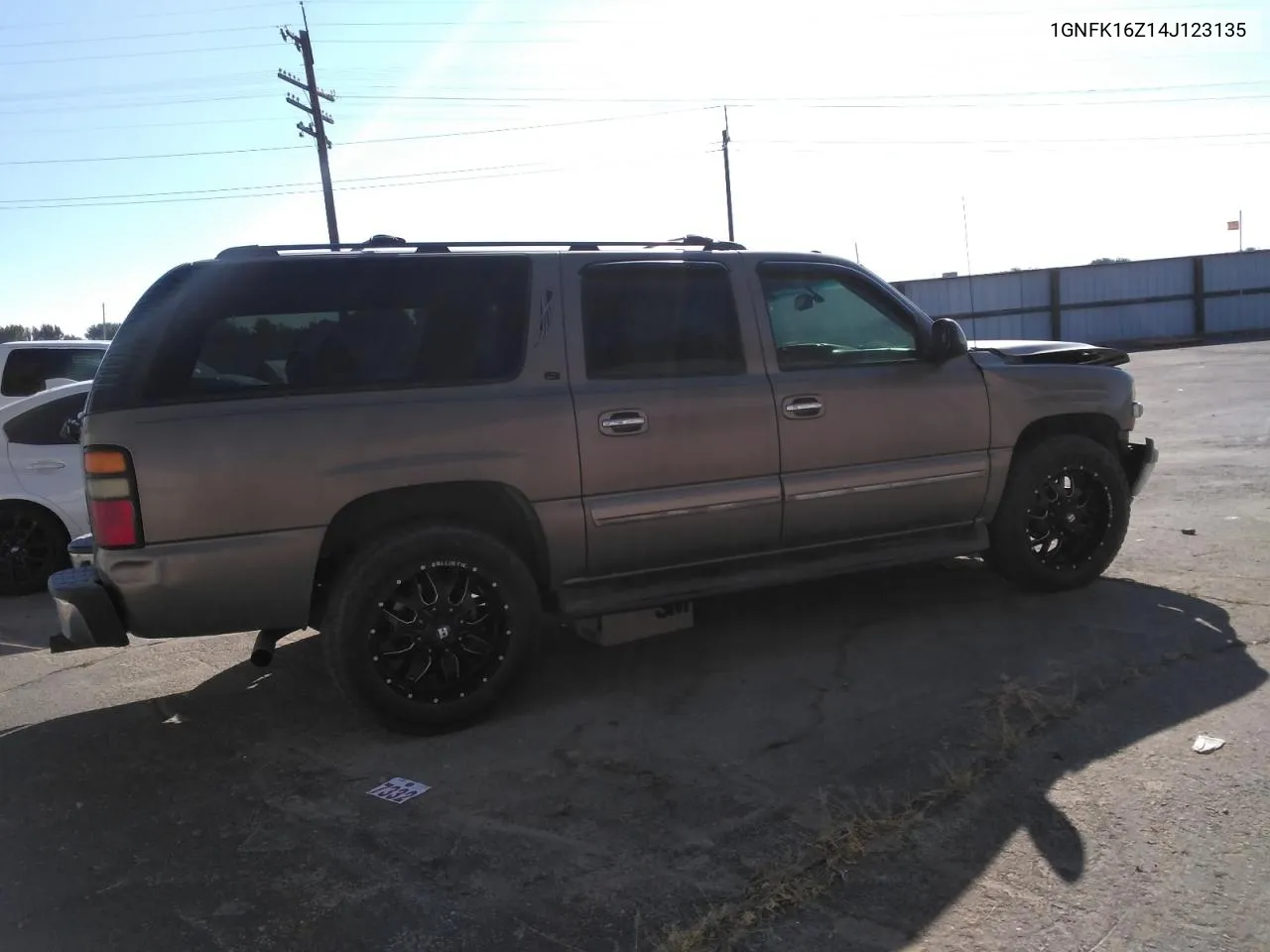 2004 Chevrolet Suburban K1500 VIN: 1GNFK16Z14J123135 Lot: 70908164