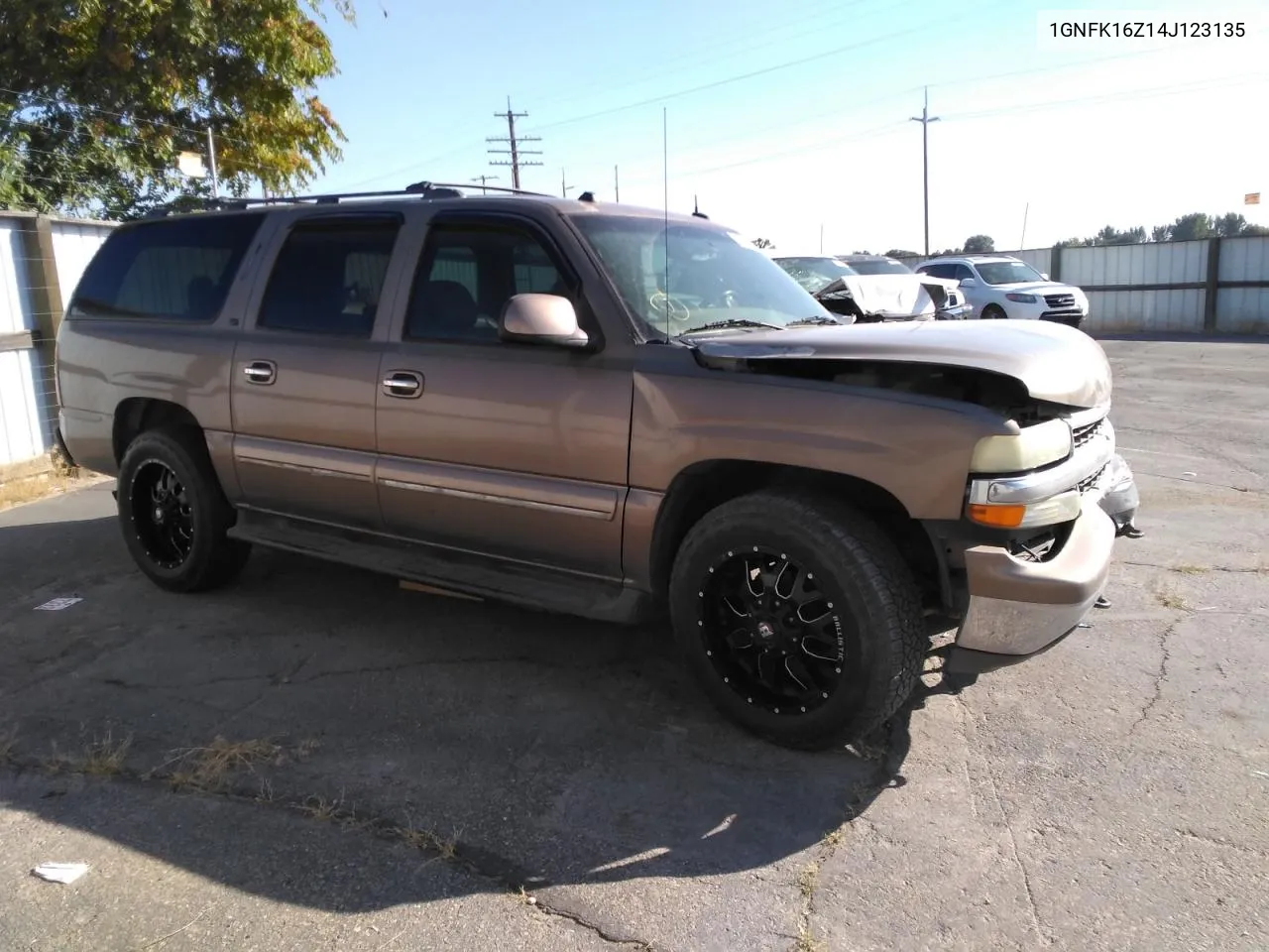 2004 Chevrolet Suburban K1500 VIN: 1GNFK16Z14J123135 Lot: 70908164