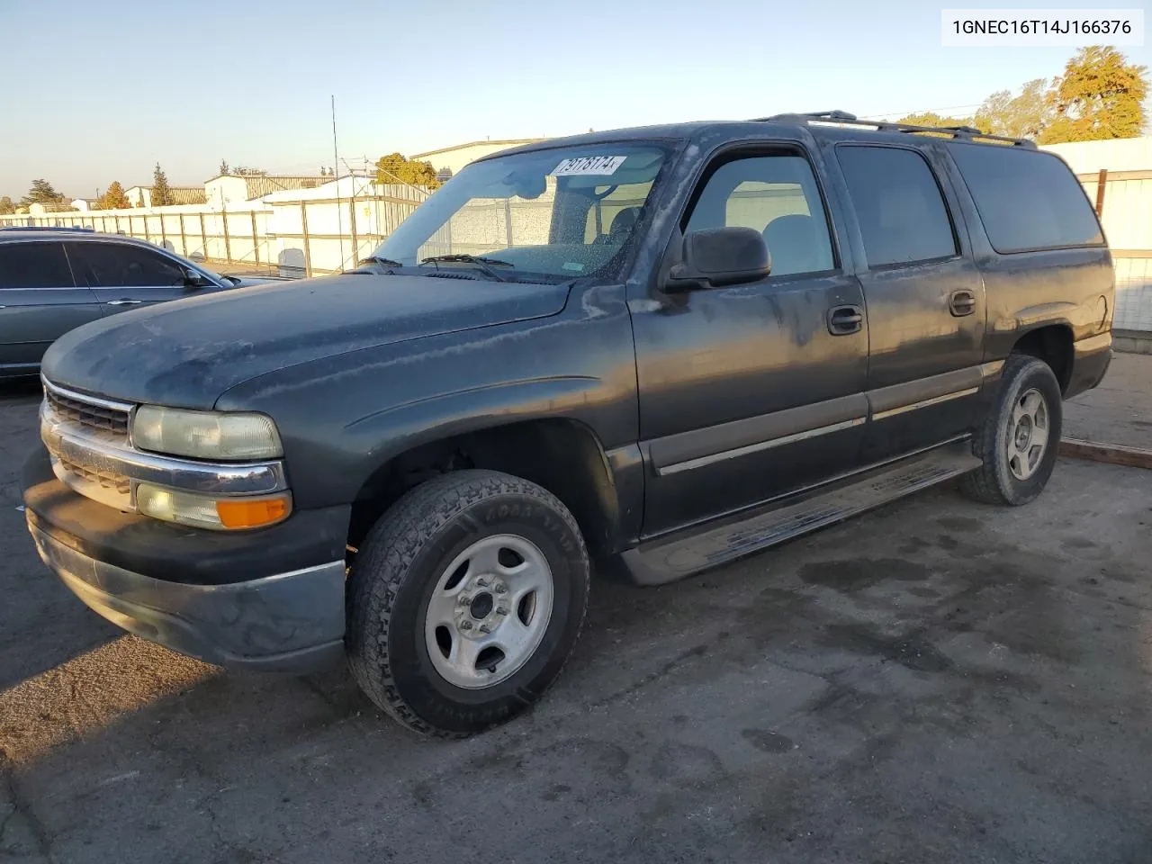 2004 Chevrolet Suburban C1500 VIN: 1GNEC16T14J166376 Lot: 79178174