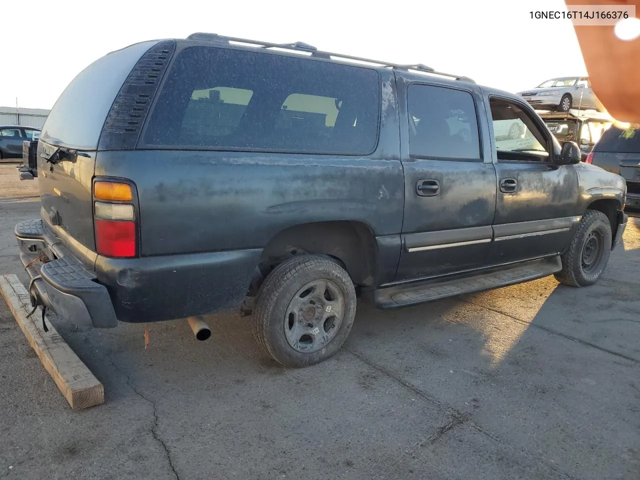 2004 Chevrolet Suburban C1500 VIN: 1GNEC16T14J166376 Lot: 79178174