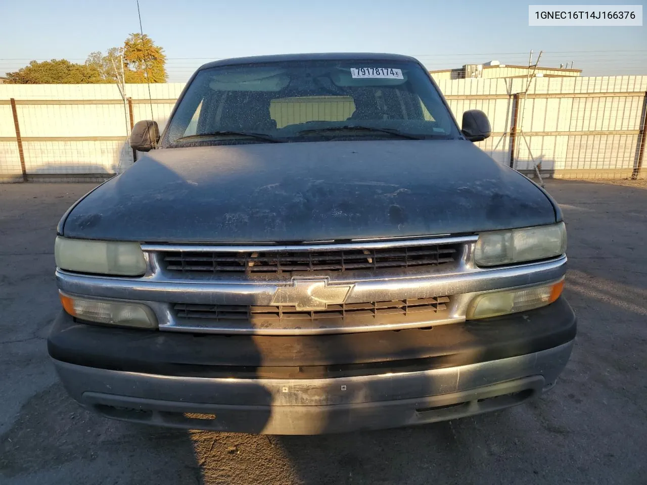 2004 Chevrolet Suburban C1500 VIN: 1GNEC16T14J166376 Lot: 79178174