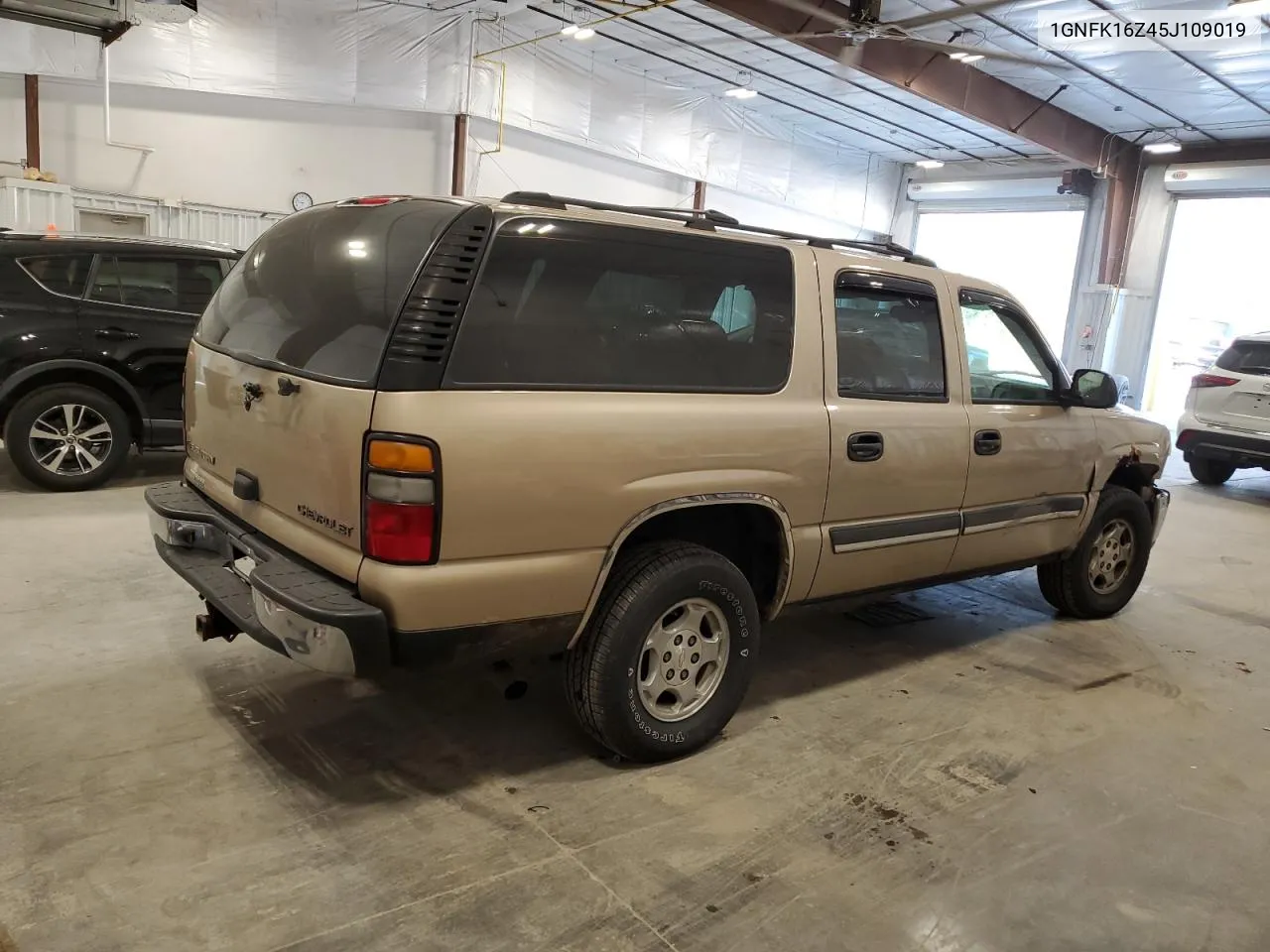 2005 Chevrolet Suburban K1500 VIN: 1GNFK16Z45J109019 Lot: 64223374