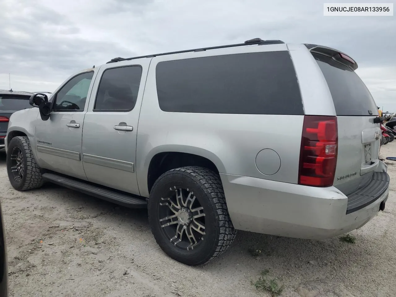 2010 Chevrolet Suburban C1500 Lt VIN: 1GNUCJE08AR133956 Lot: 76145714