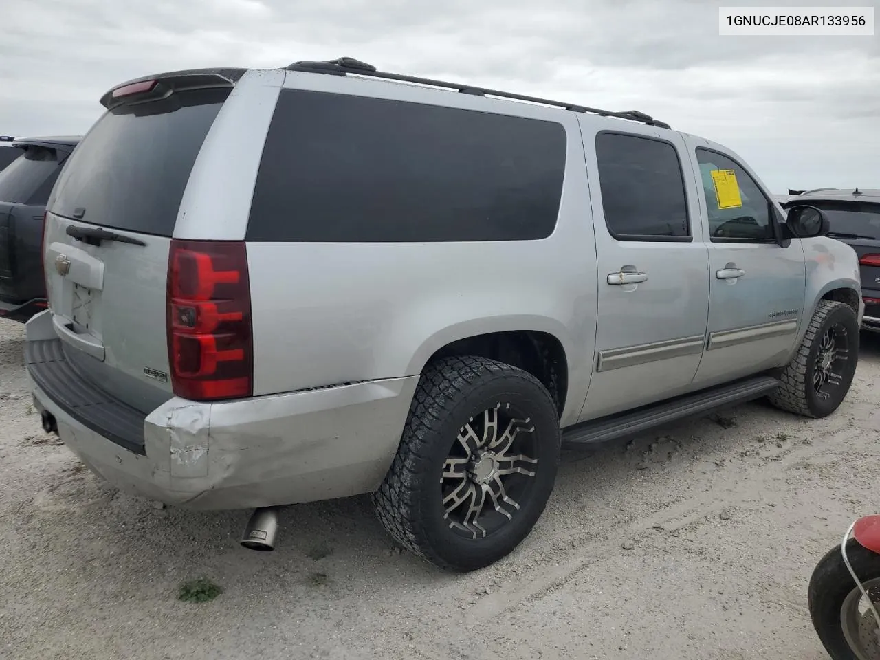 2010 Chevrolet Suburban C1500 Lt VIN: 1GNUCJE08AR133956 Lot: 76145714