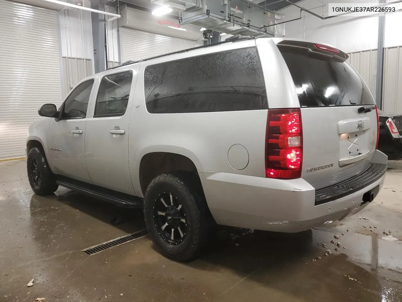 2010 Chevrolet Suburban K1500 Lt VIN: 1GNUKJE37AR226593 Lot: 77253564