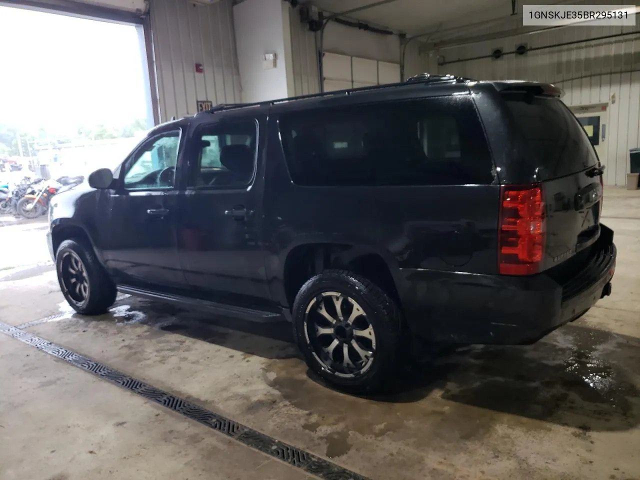 2011 Chevrolet Suburban K1500 Lt VIN: 1GNSKJE35BR295131 Lot: 66419464