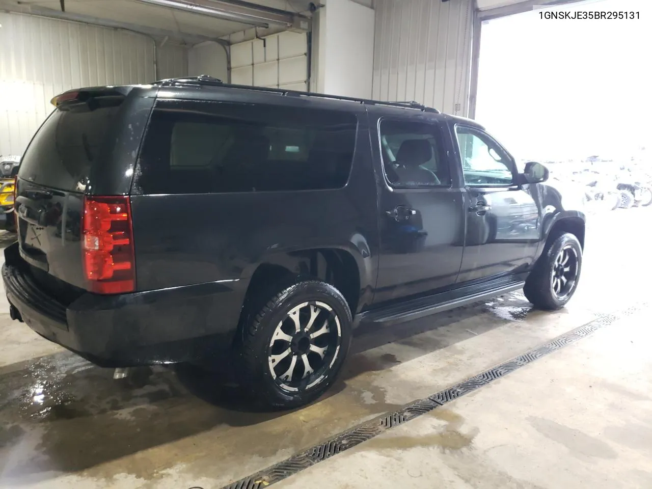 2011 Chevrolet Suburban K1500 Lt VIN: 1GNSKJE35BR295131 Lot: 66419464