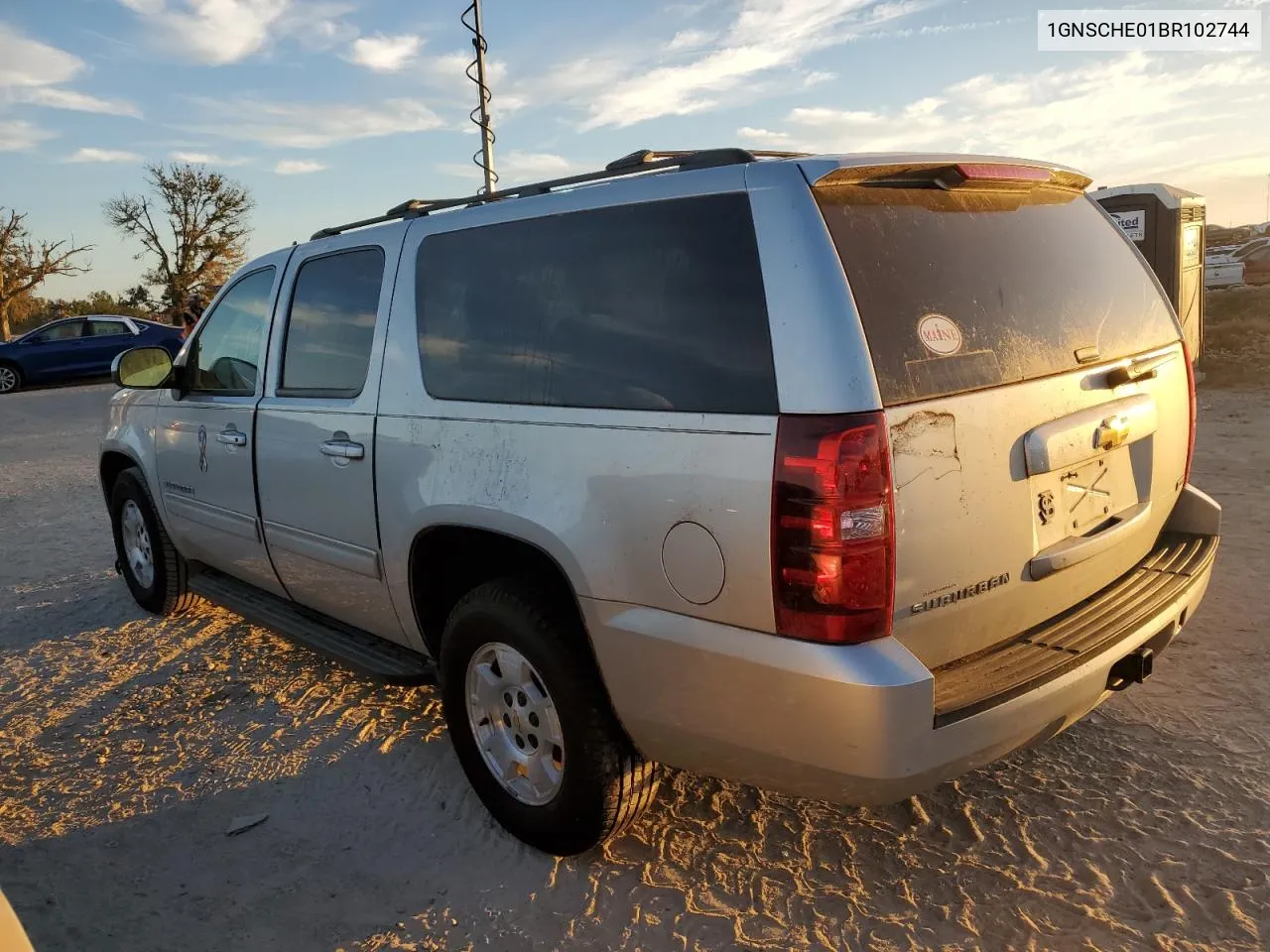 2011 Chevrolet Suburban C1500 Ls VIN: 1GNSCHE01BR102744 Lot: 76460694