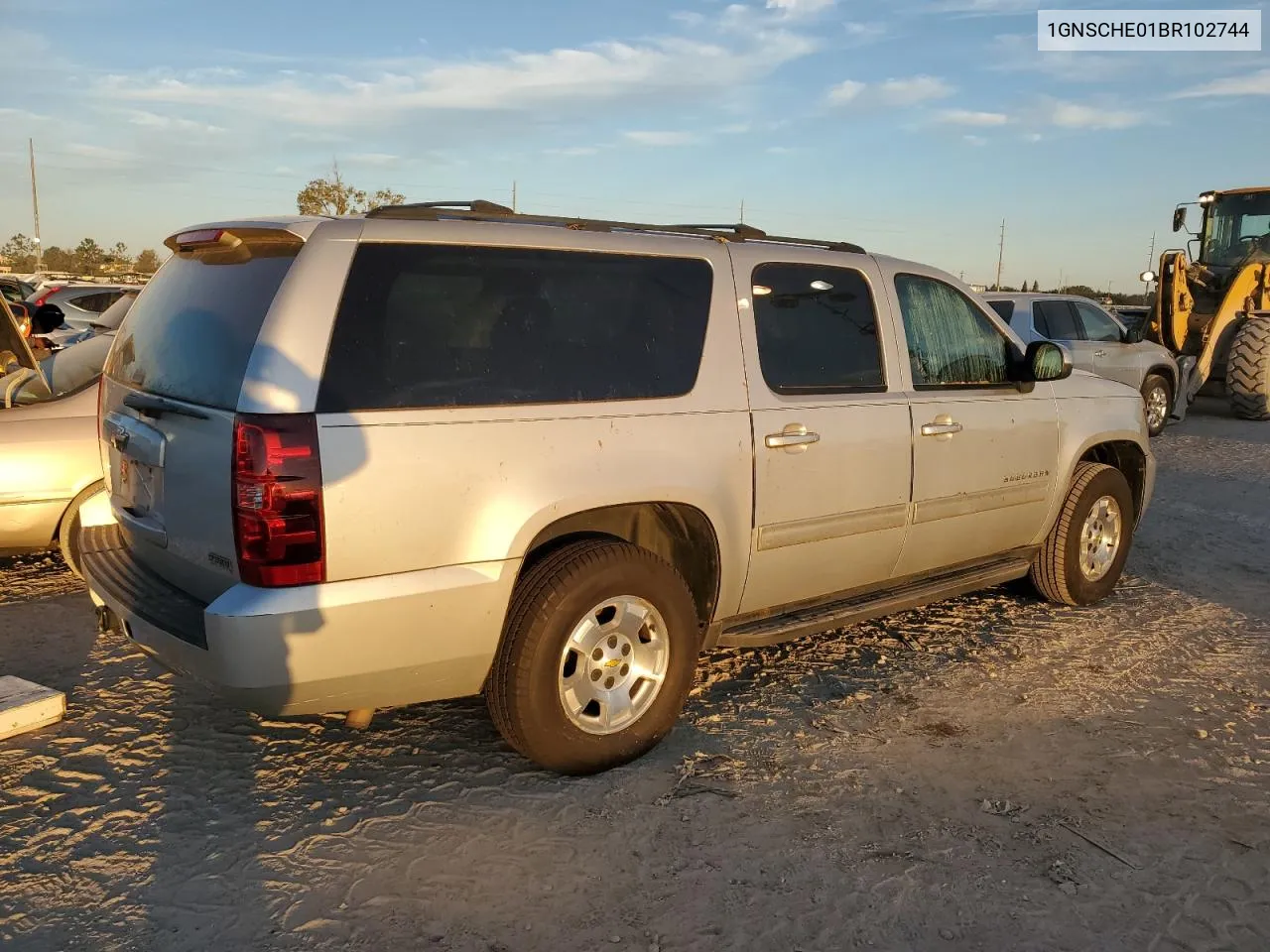 2011 Chevrolet Suburban C1500 Ls VIN: 1GNSCHE01BR102744 Lot: 76460694