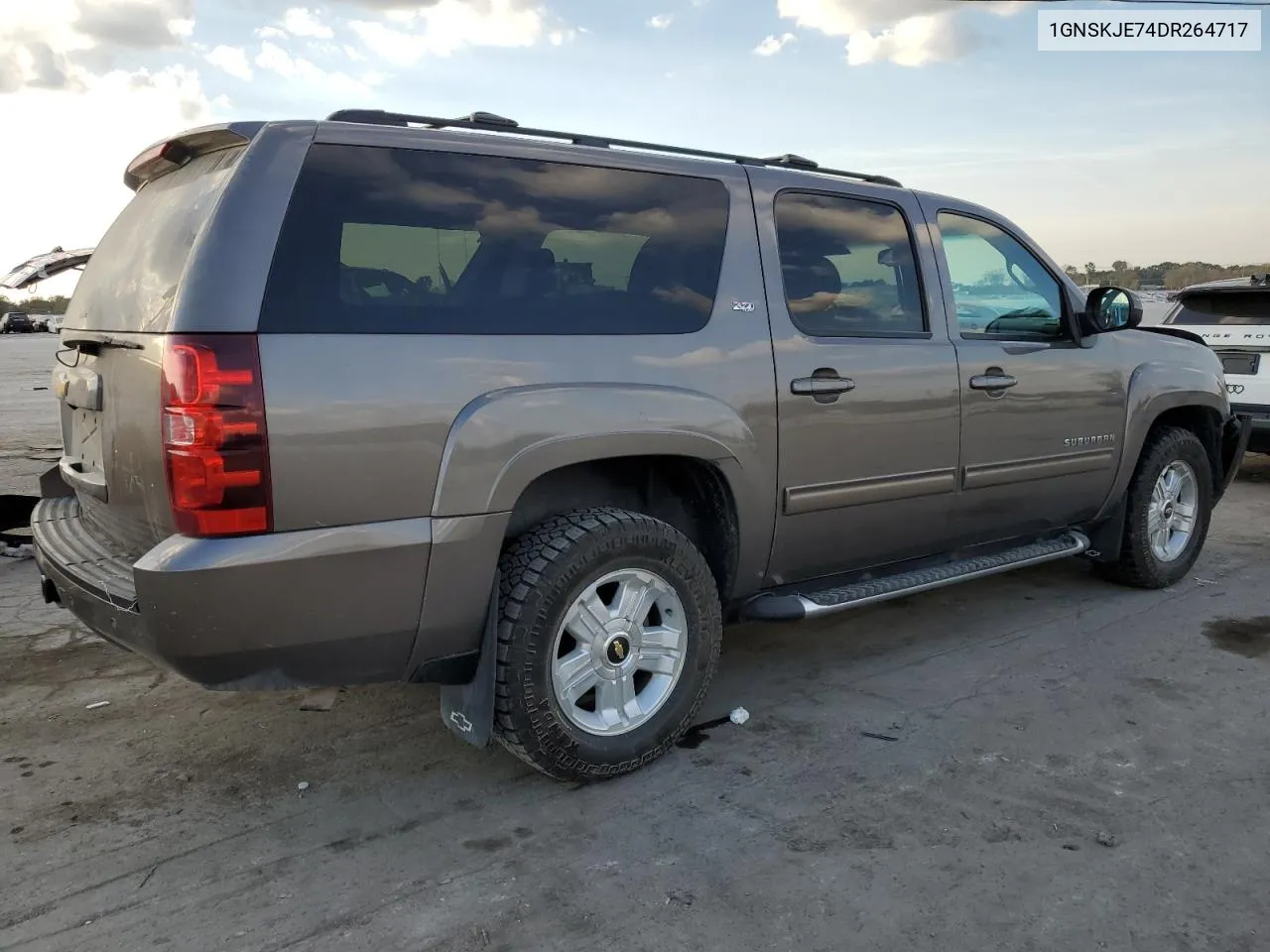 2013 Chevrolet Suburban K1500 Lt VIN: 1GNSKJE74DR264717 Lot: 77552324