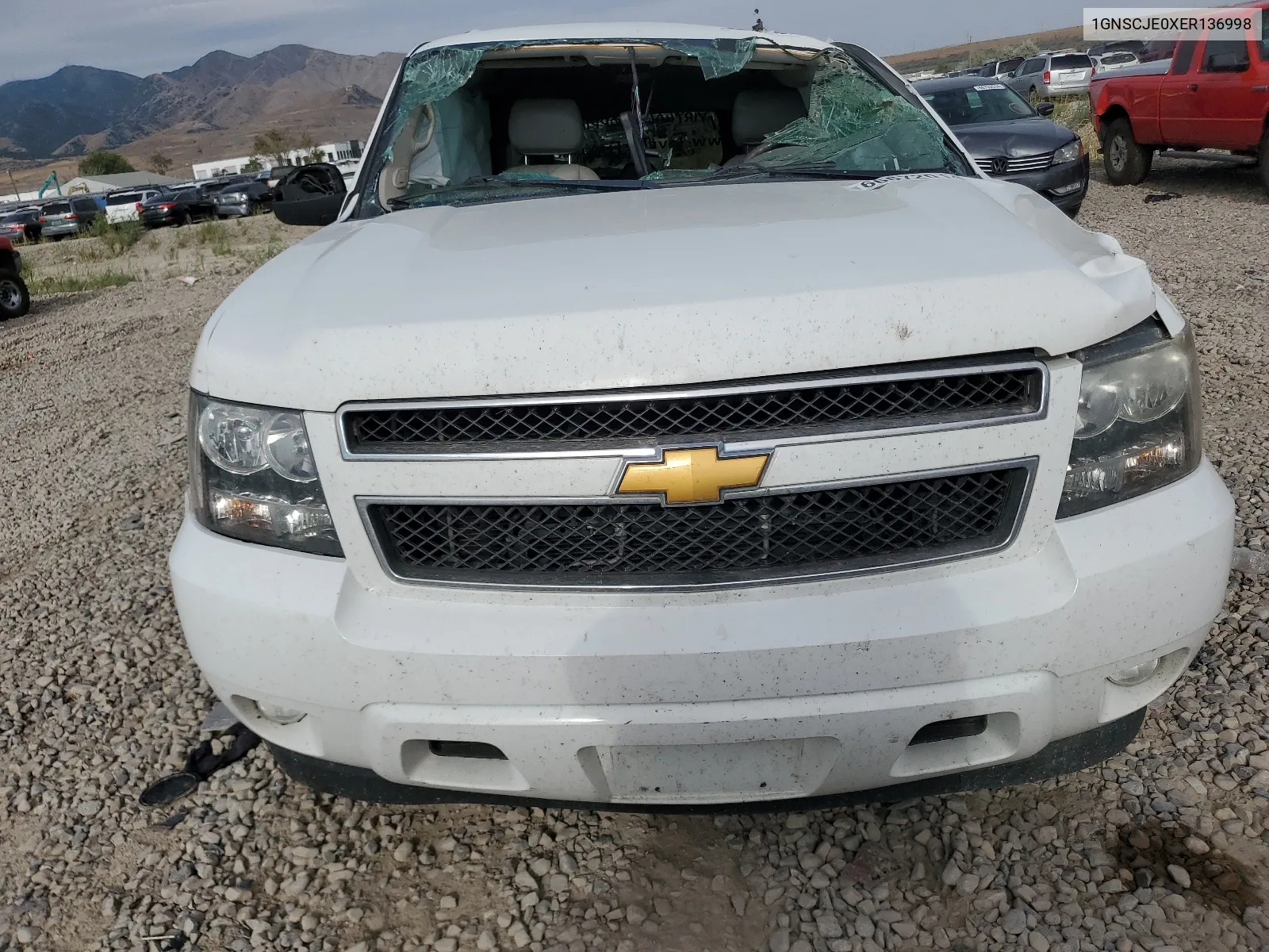 2014 Chevrolet Suburban C1500 Lt VIN: 1GNSCJE0XER136998 Lot: 66672014